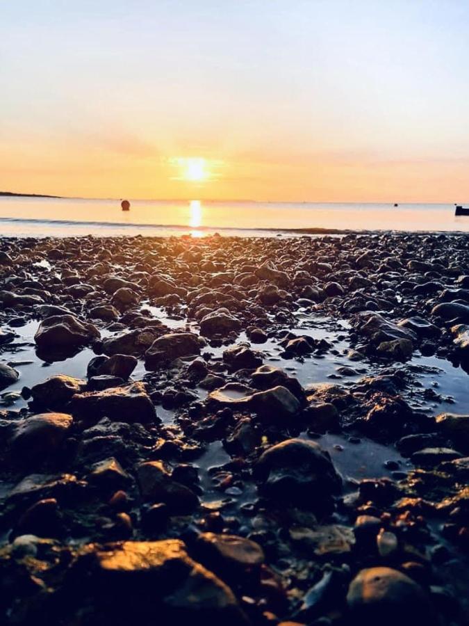 Beautiful Beachfront Retreat With A Stunning Sea View For The Ultimate Escape Away From The Busy World Below Herne Bay Eksteriør bilde