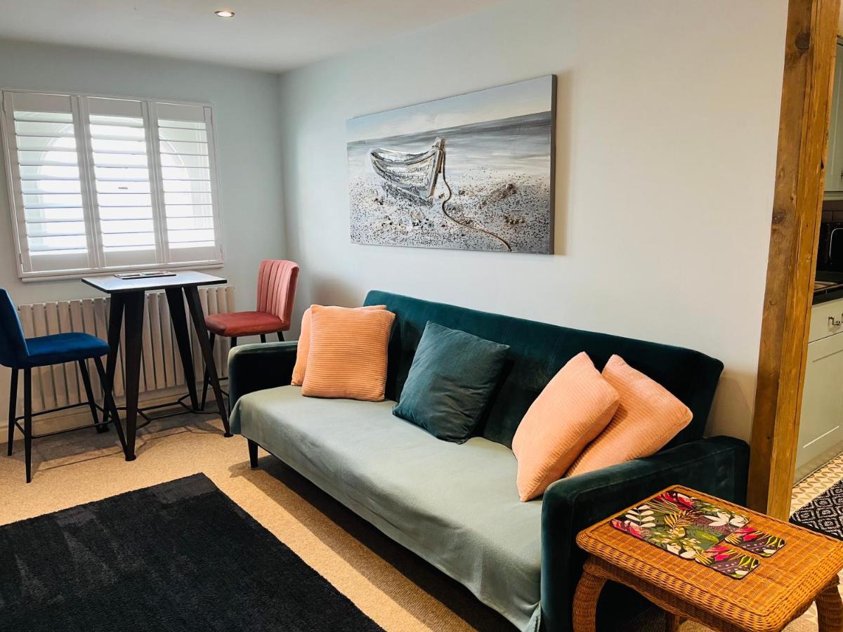 Beautiful Beachfront Retreat With A Stunning Sea View For The Ultimate Escape Away From The Busy World Below Herne Bay Eksteriør bilde