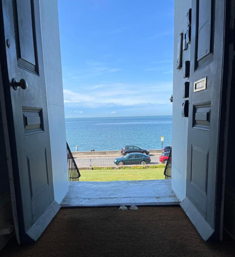 Beautiful Beachfront Retreat With A Stunning Sea View For The Ultimate Escape Away From The Busy World Below Herne Bay Eksteriør bilde