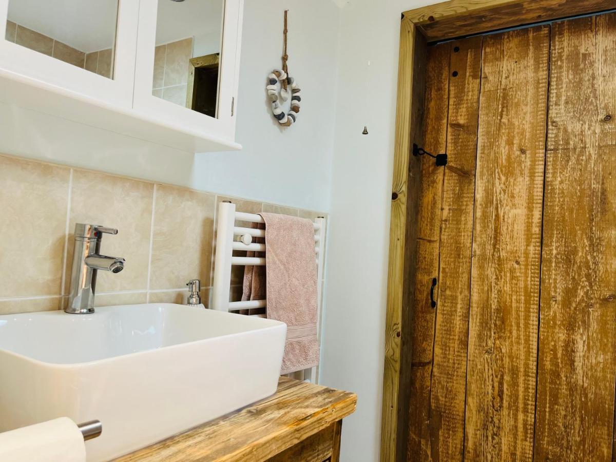 Beautiful Beachfront Retreat With A Stunning Sea View For The Ultimate Escape Away From The Busy World Below Herne Bay Eksteriør bilde