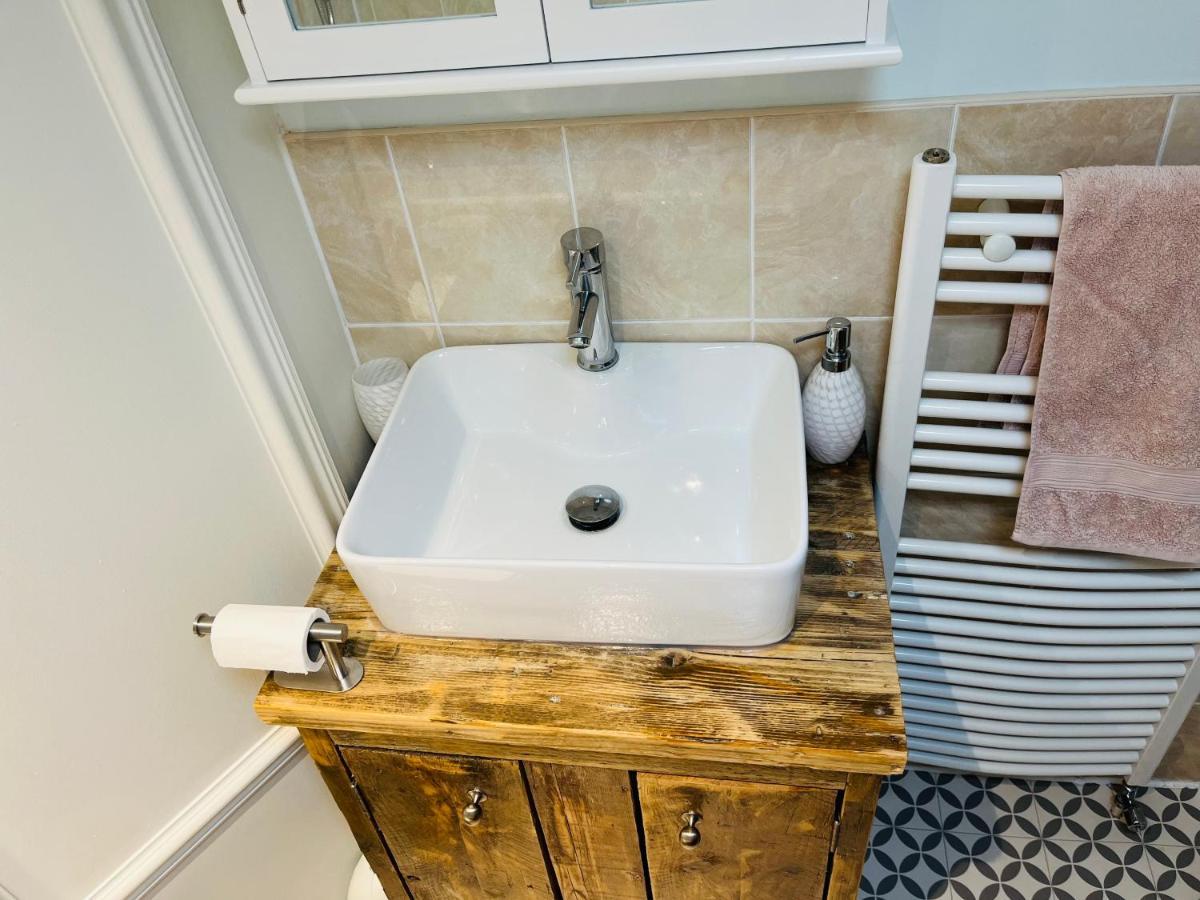 Beautiful Beachfront Retreat With A Stunning Sea View For The Ultimate Escape Away From The Busy World Below Herne Bay Eksteriør bilde