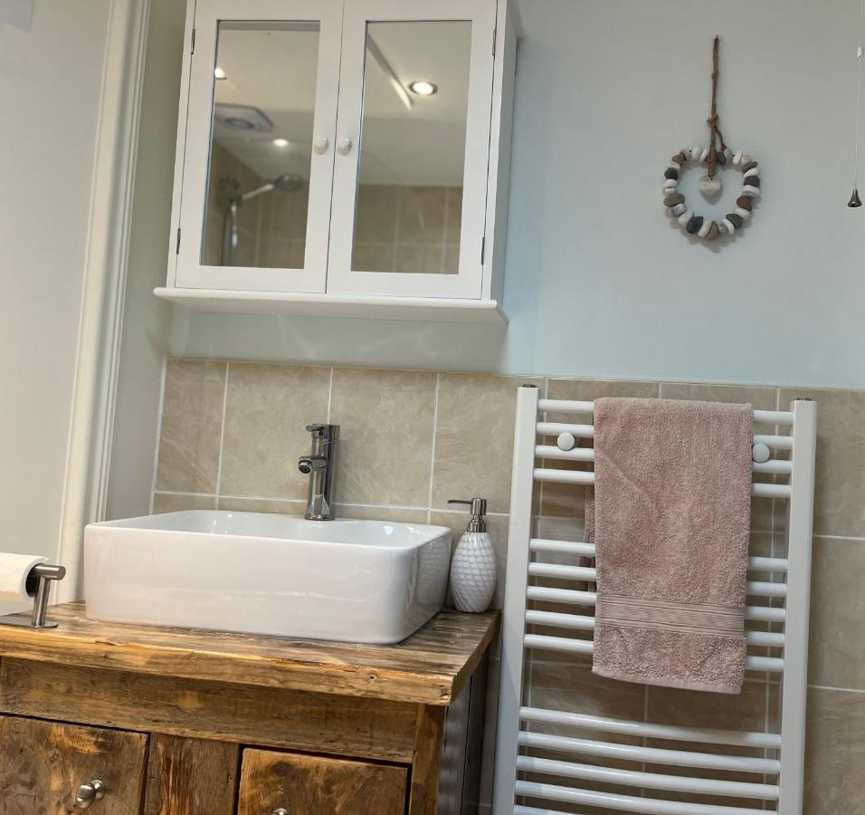 Beautiful Beachfront Retreat With A Stunning Sea View For The Ultimate Escape Away From The Busy World Below Herne Bay Eksteriør bilde